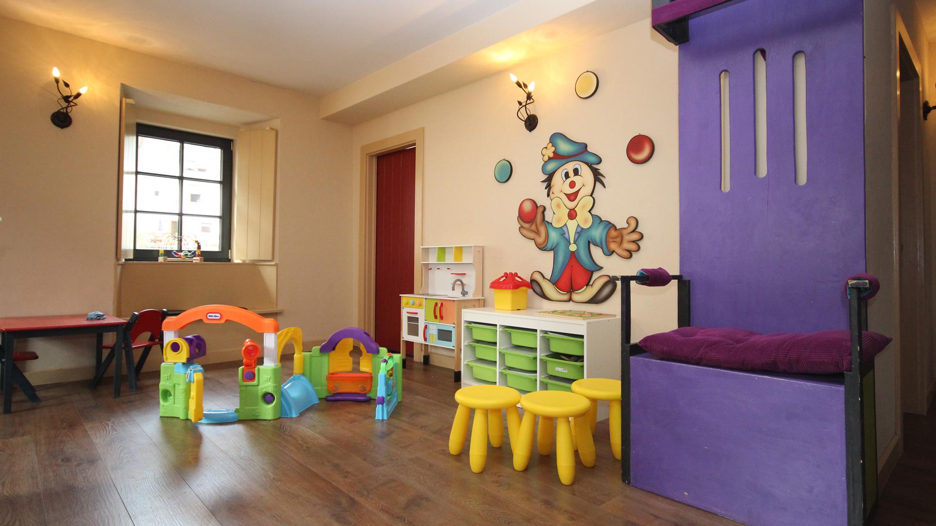 Spielzimmer für Kleinkinder und Kinder